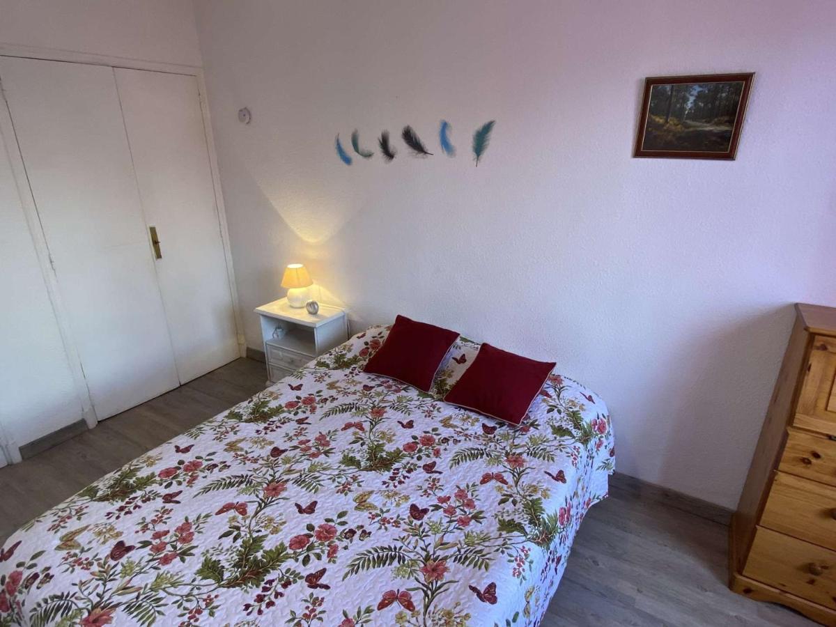 3 Pieces, 6 Couchages, Parking, Proche Et Commerces, - Fr-1-226a-152 * Fréjus